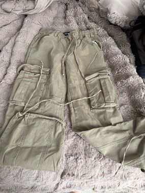 Fashion Nova women’s Cargo Pants with Multiple Pockets